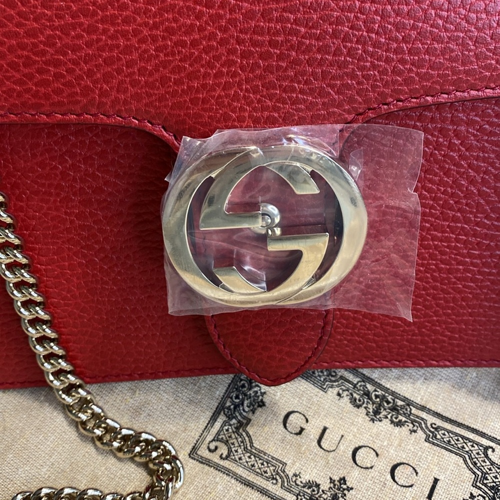 Gucci Red Leather Crossbody Shoulder Bag with Gold Hardware - Picture 3 of 7